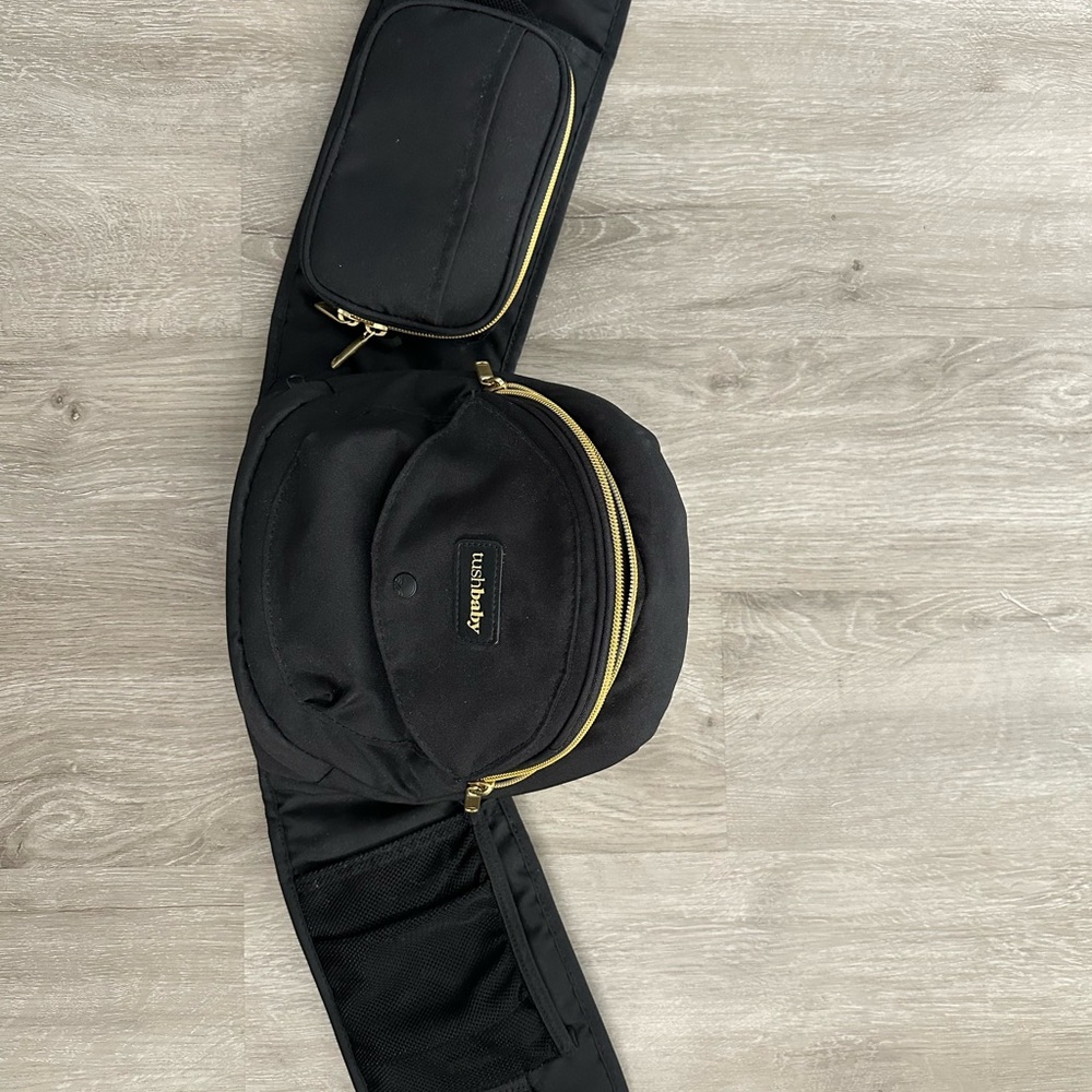 Tush baby in black & gold